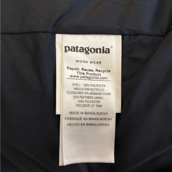 Patagonia Women's Navy Puffer Jacket - Picture 10 of 15